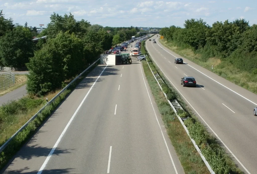 Accidente camión en medio de carretera