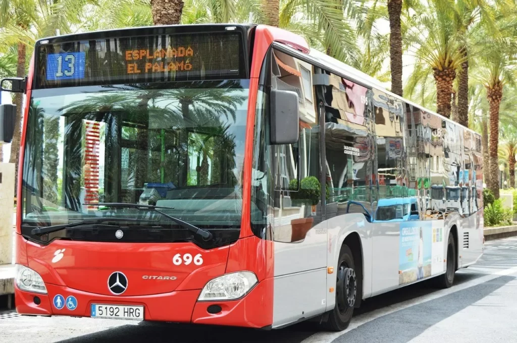 Autobus Rojo Estacionado